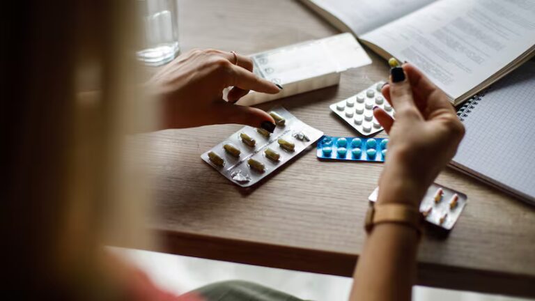 Mejores pastilleros electrónicos para personas mayores con Alzheimer en 2026