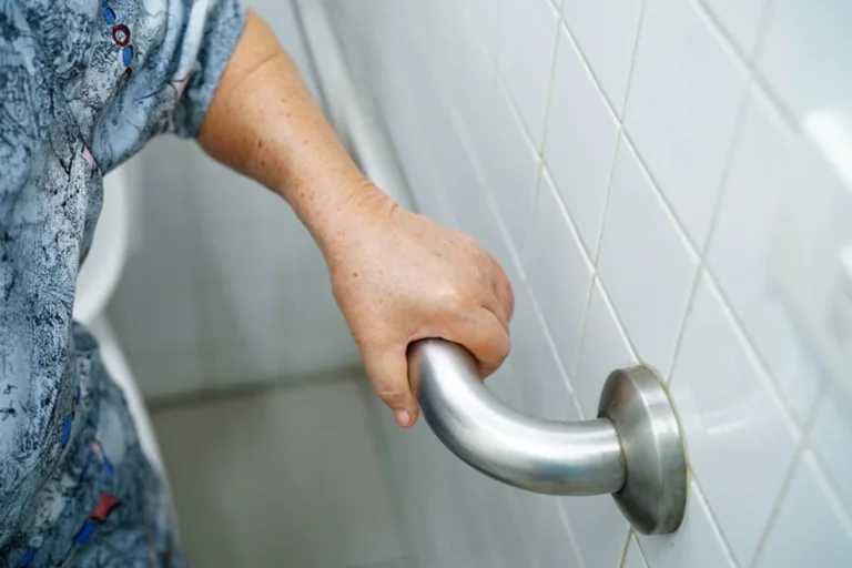 Mejores barras de apoyo para baño para personas mayores en 2026: guía y comparativa